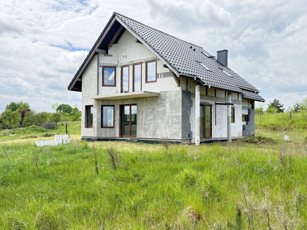 Dom w stanie surowym zamkniętym-Płonno.