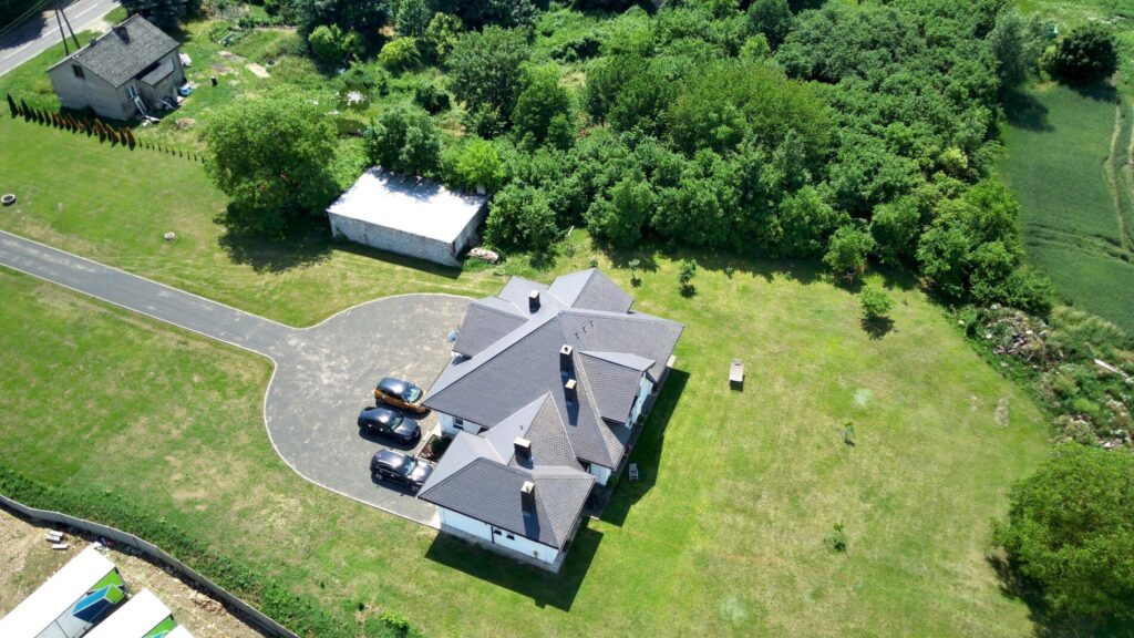 Wyjątkowy dom 306 m2 pow. użytkowej, działka 0,81 ha.