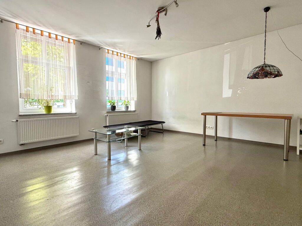 Duże mieszkanie na parterze w centrum z piwnicą i pom. gospodarczym