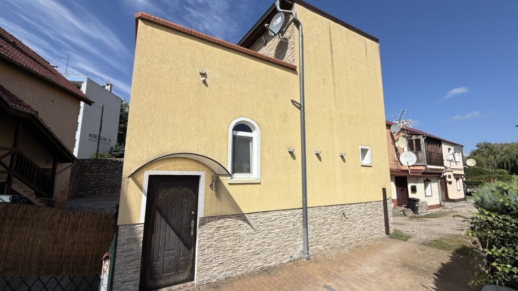 Dom nad jeziorem w Barlinku.
