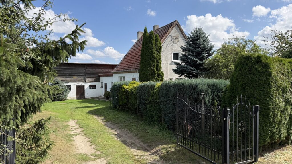 Dom budynki gospodarcze-na działce 0,4224 ha-Chrapowo.
